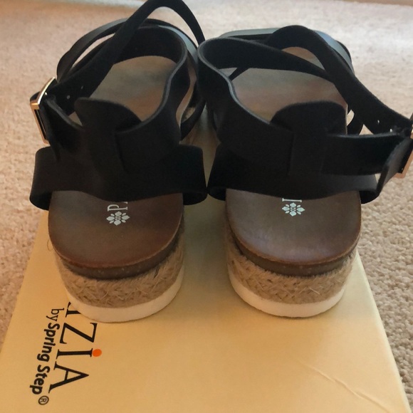 Patrizia Kallia Sandals, size 6 1/2-7, BNIB - Picture 4 of 8